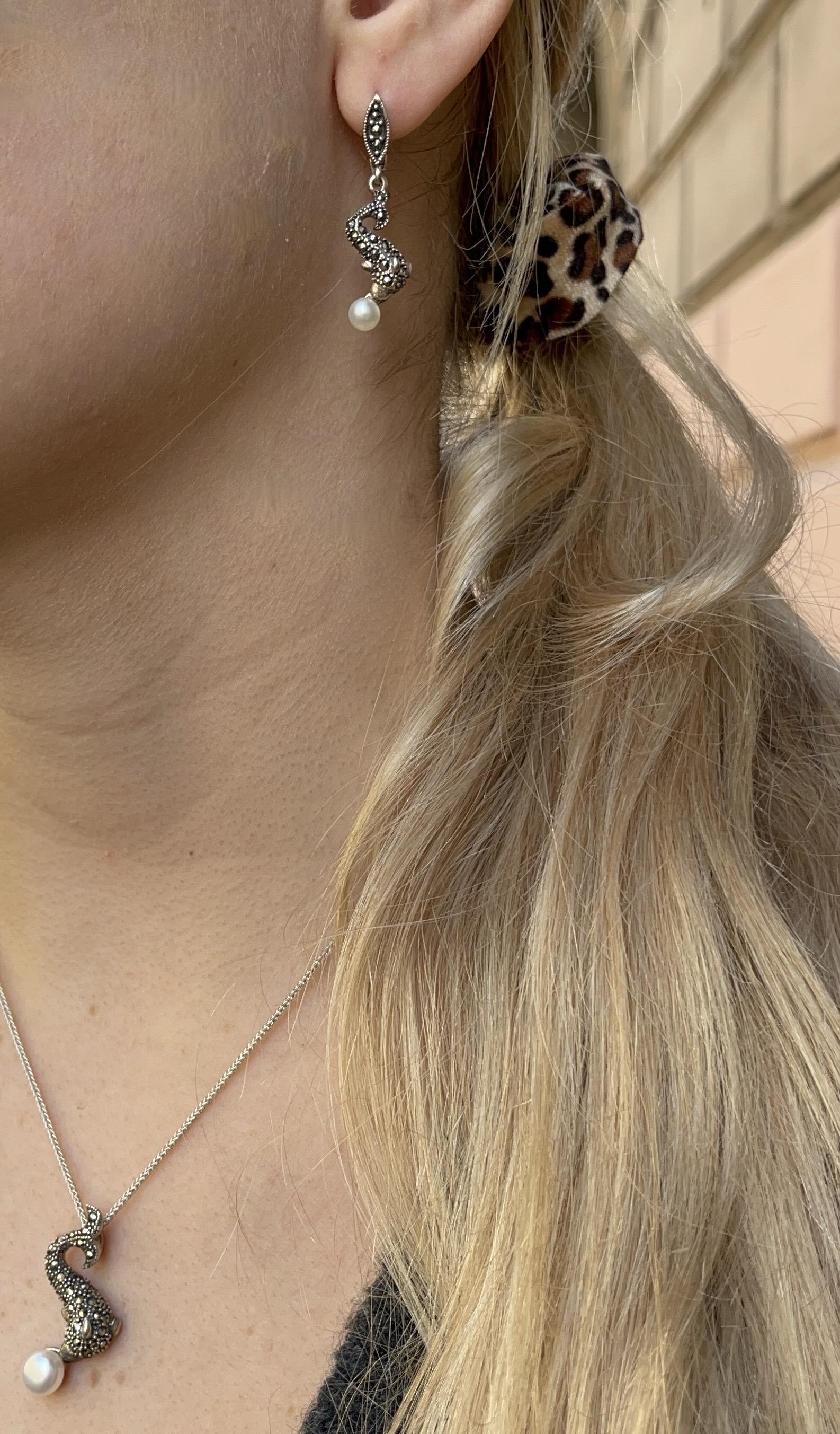 Srebrny komplet delfin z perłą - obrazek 3