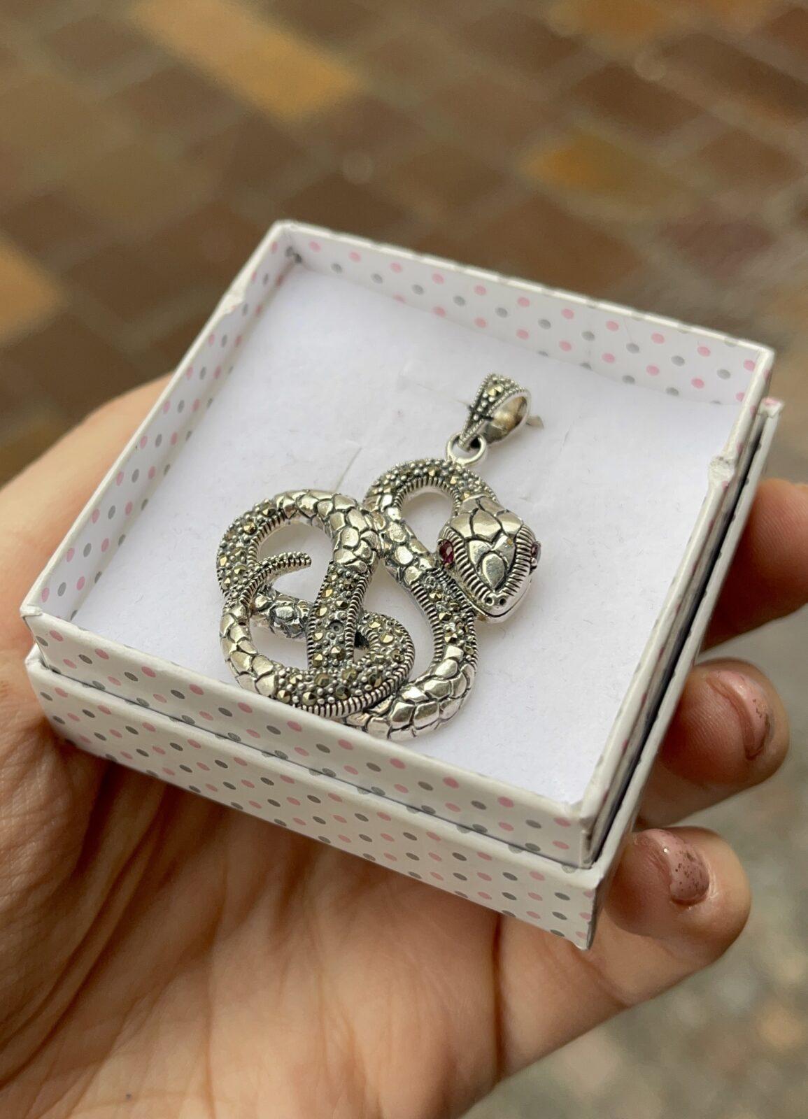 Srebrny wąż zawijas - obrazek 2